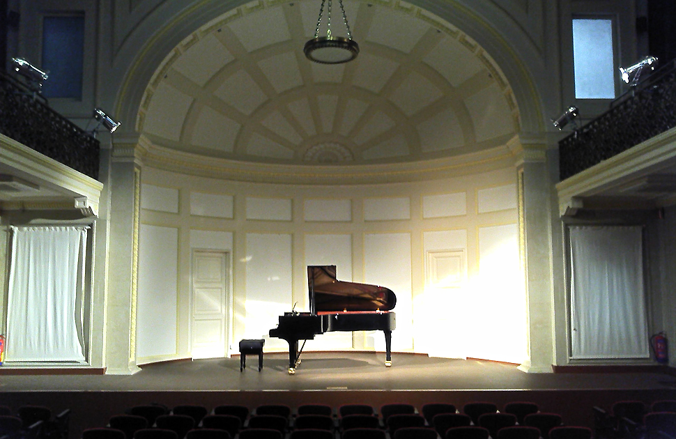 Afinació de pianos al Casal del Metge, Barcelona