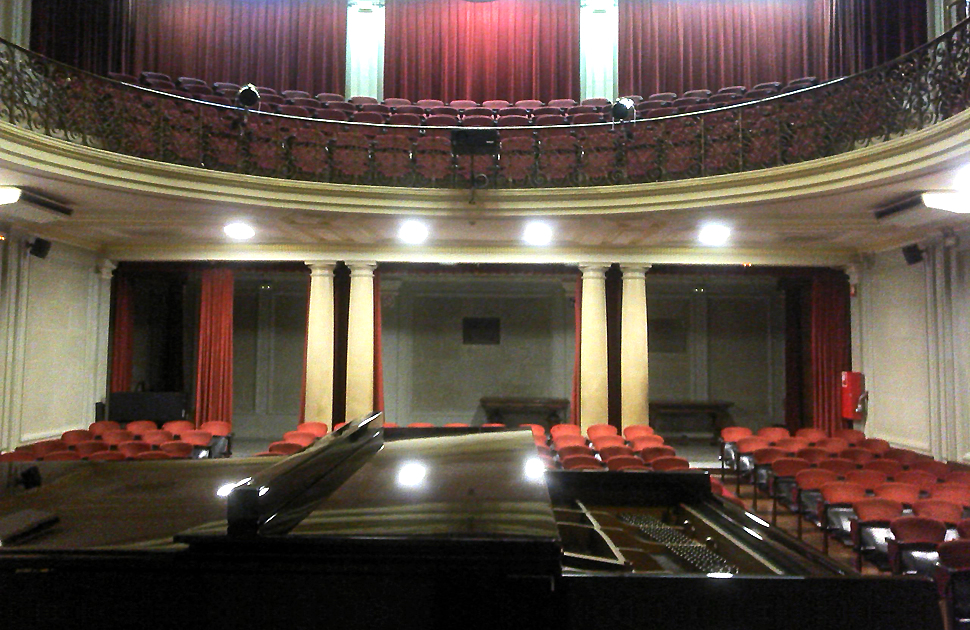 Afinació de pianos al Casal del Metge, Barcelona