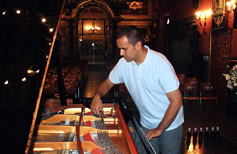 Afinació de pianos al Palau Maricel, Sitges